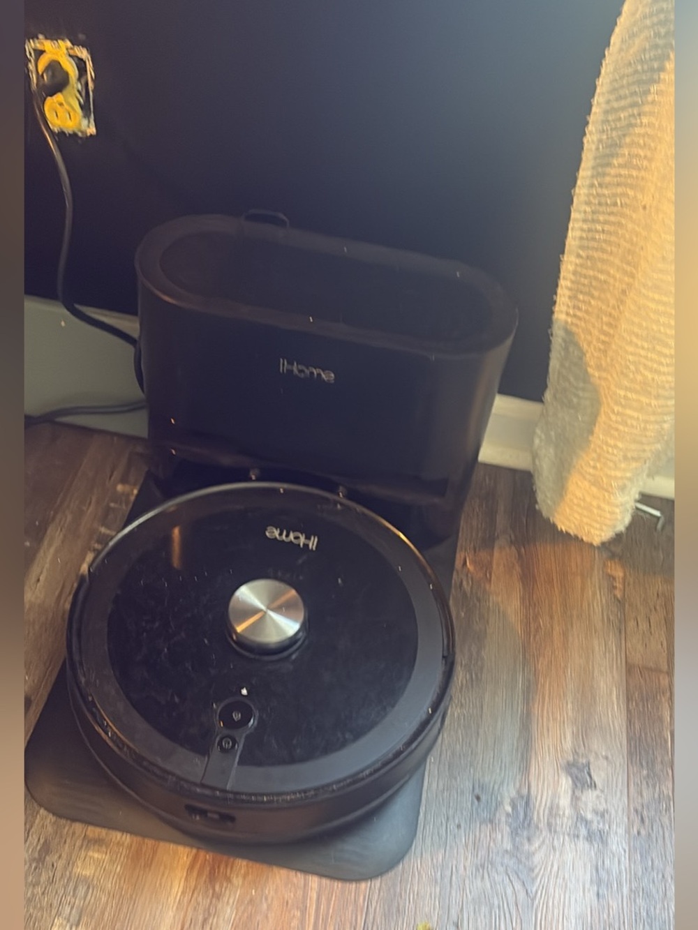 iHome Self Cleaning Robot Vacuum/Mop
